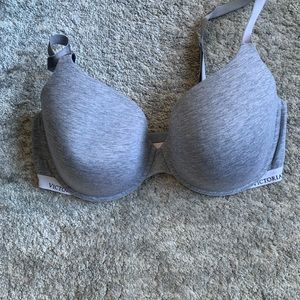 Victoria’s Secret lightly lined cotton bra